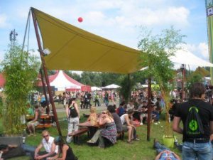 Luifel met picknickbanken, Lowlands 2008